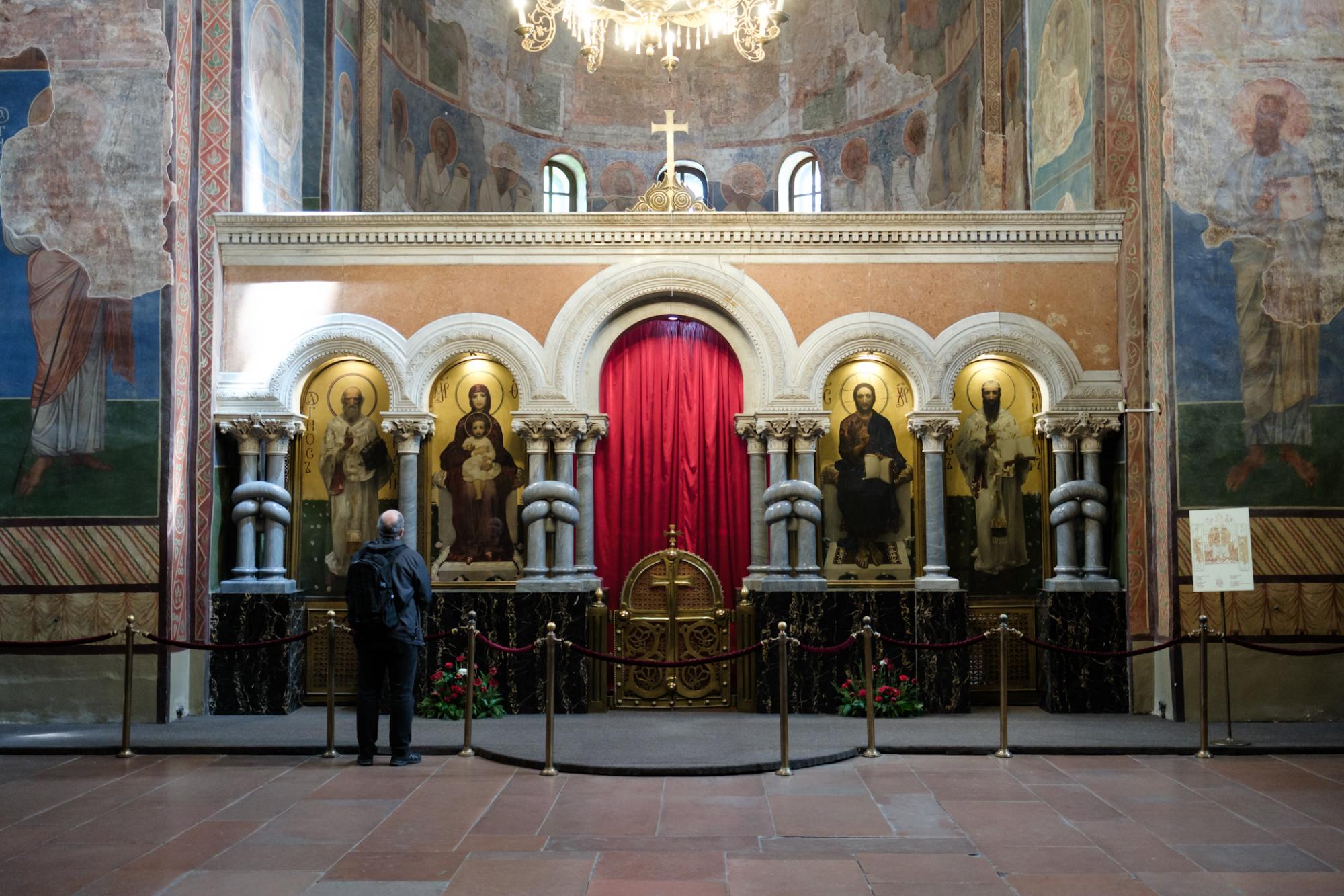 "Пекло для чоловіків, рай для жінок": Що приховує Кирилівська церква в Києві